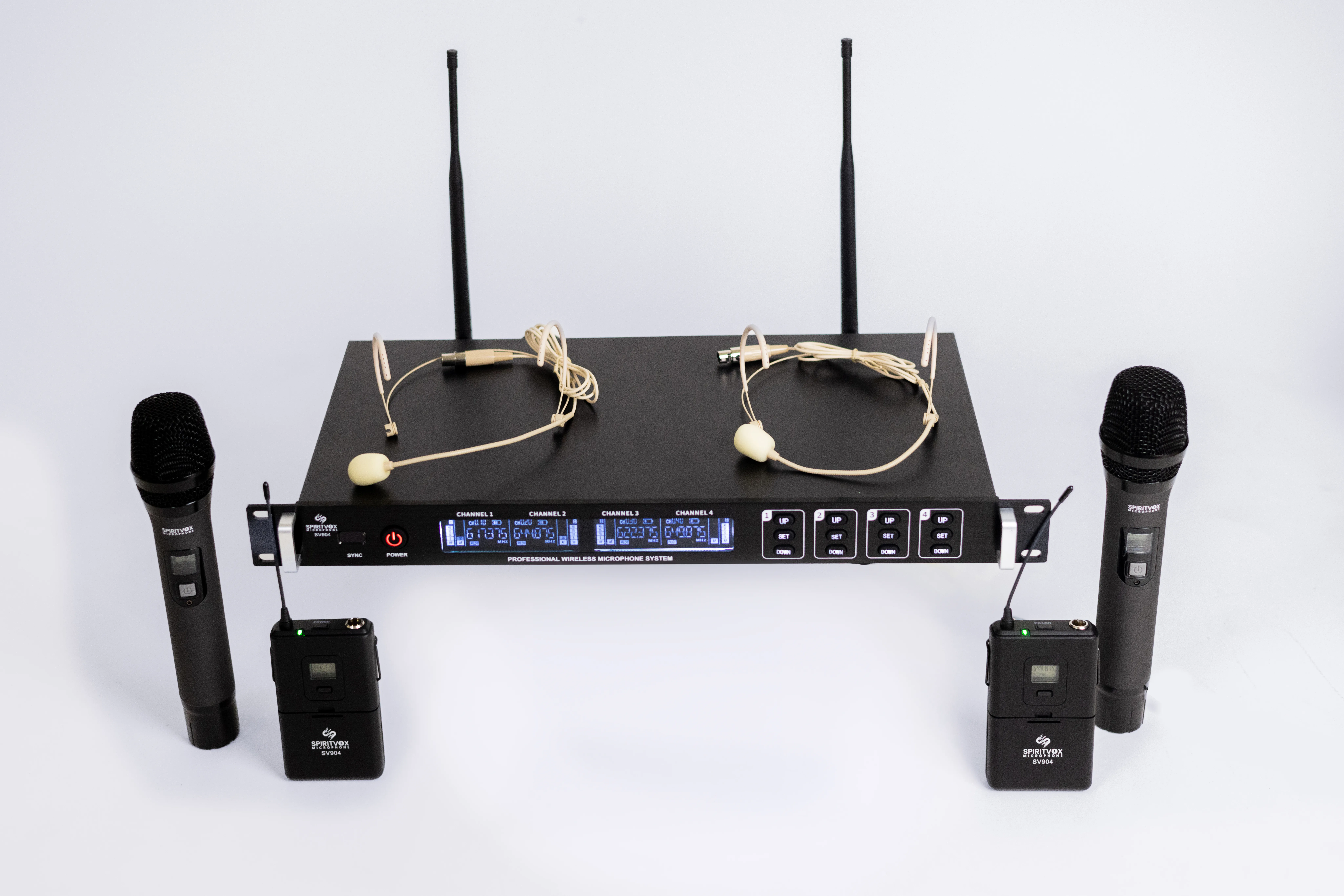 4-channel receiver with LCD display and antennas