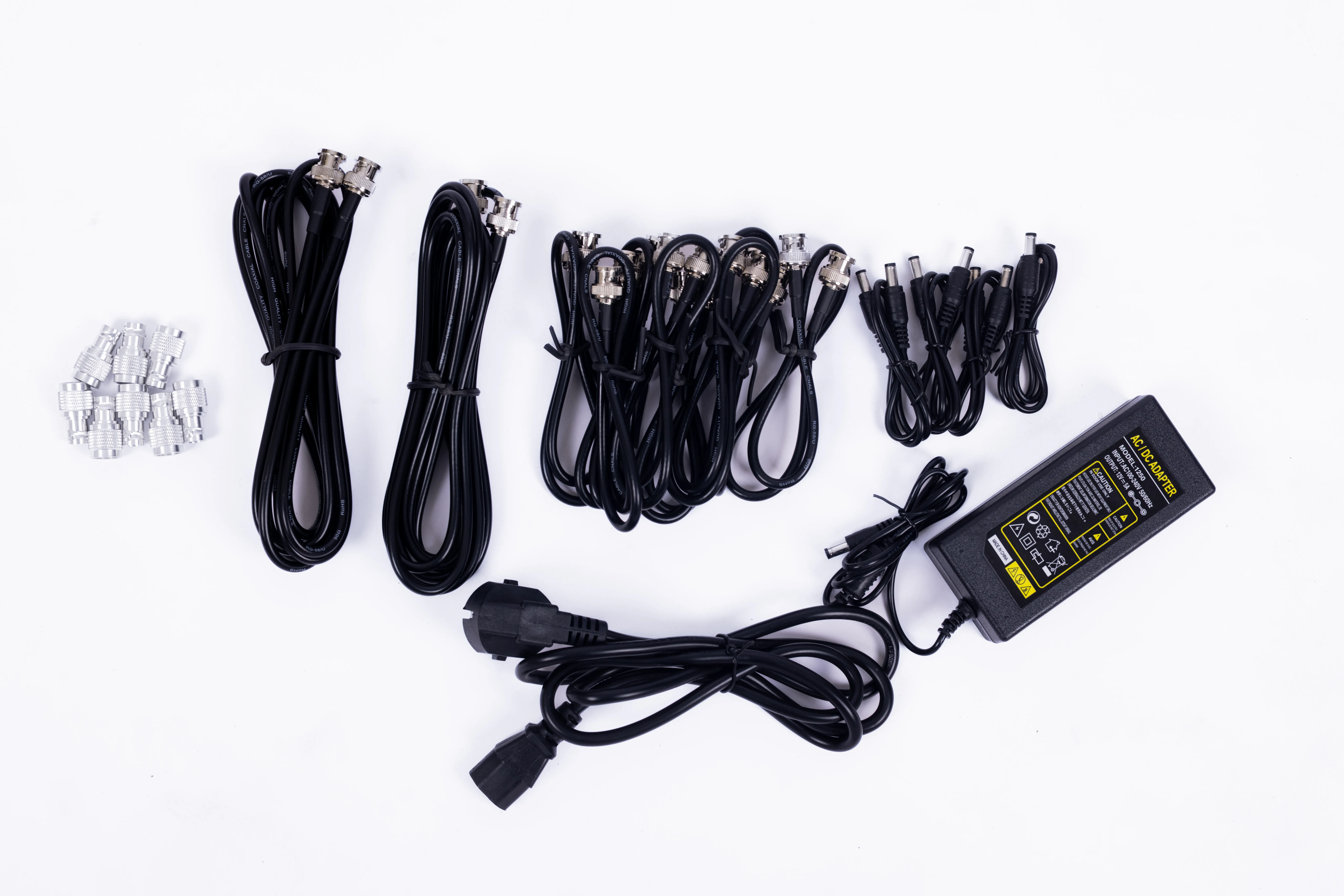 Distribution unit with 8 BNC outputs and cascade ports